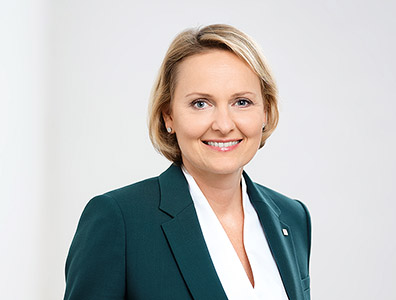 WP/StB Mag. Liane Hirner, CFO (Porträt, © Ian Ehm) WP/StB Mag. Liane Hirner, CFO (Porträt, © Ian Ehm)